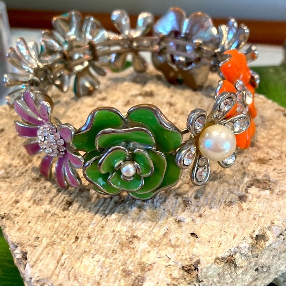 💼New elegant multi color enamel florals rhinestone faux pearl chunky bracelet - Picture 4 of 8